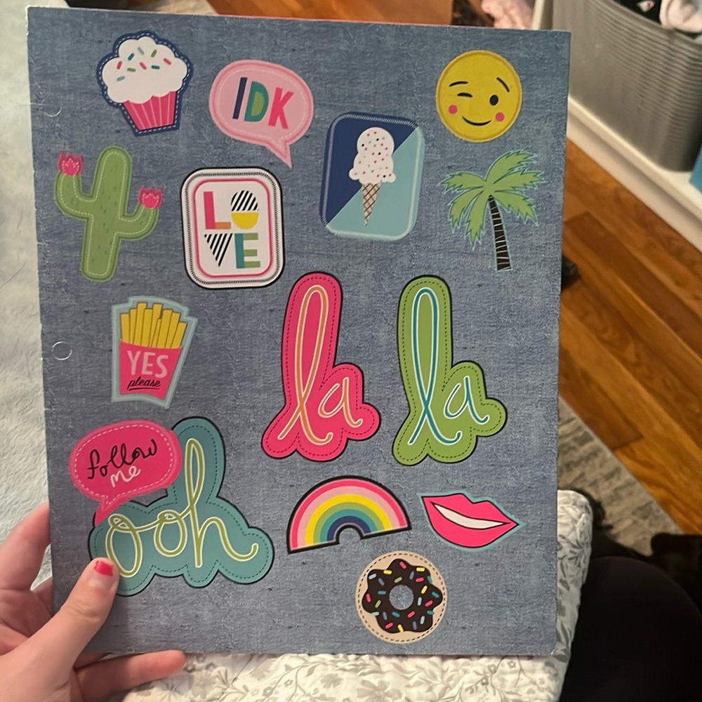 This folder is super cute and perfect for school!